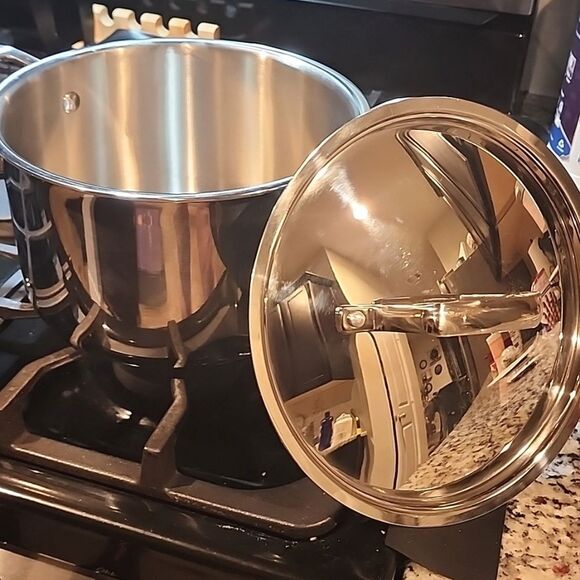 Berghoff Professional 18/10 Stainless Steel Tri-Ply 4QT Stock Pot w/Lid - Picture 11 of 14